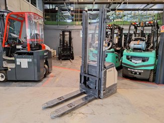 Pedestrian pallet stacker Crown ES4000-1.6