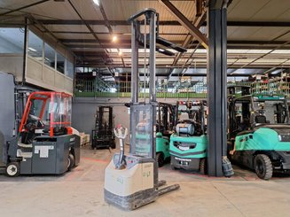 Pedestrian pallet stacker Crown ES4000-1.6