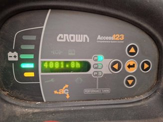 Stand-on pallet truck Crown WT3040