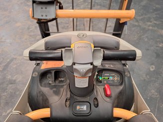 Stand-on pallet truck Crown WT3040