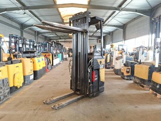 Stand-on pallet stacker Caterpillar NSR16N2