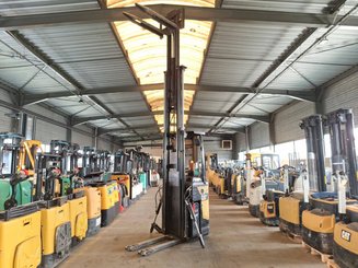 Stand-on pallet stacker Caterpillar NSR16N2