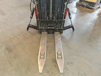 Stand-on pallet stacker Caterpillar NSR16N2
