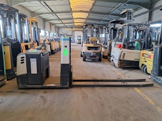 Low-level order picker Crown GPC3055-2.0