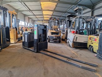 Low-level order picker Crown GPC3055-2.0