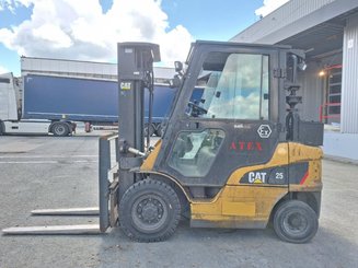 Four wheel front forklift Caterpillar DP25NT