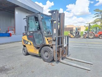 Four wheel front forklift Caterpillar DP25NT