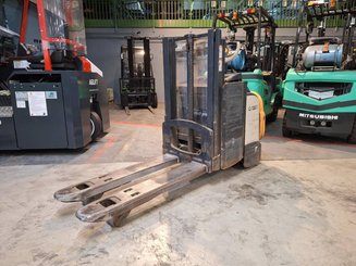 Pedestrian pallet stacker Crown DT3040 2.0