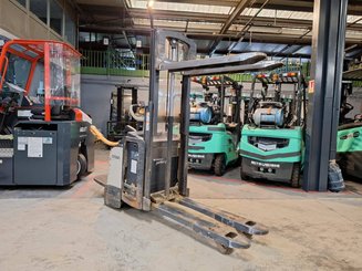 Pedestrian pallet stacker Crown DT3040 2.0