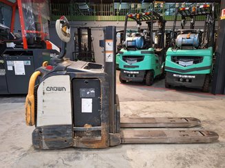 Pedestrian pallet stacker Crown DT3040 2.0