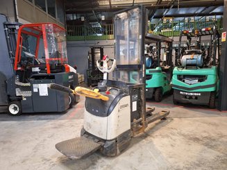 Pedestrian pallet stacker Crown DT3040 2.0