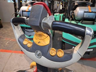 Pedestrian pallet stacker Crown DT3040 2.0
