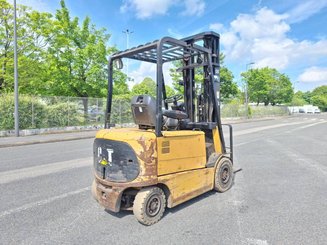 Four wheel front forklift Caterpillar EP25KP