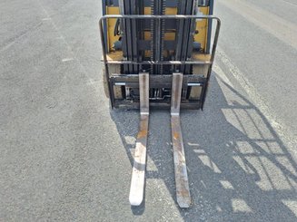 Four wheel front forklift Caterpillar EP25KP