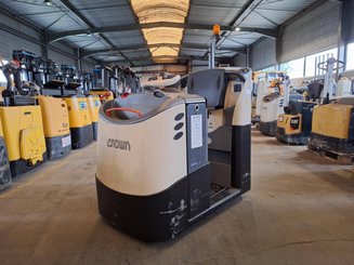 Tow tractor Crown TC3000 - 1