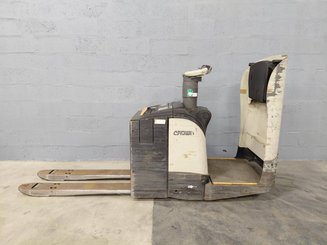 Stand-on pallet truck Crown WT3040 2.00