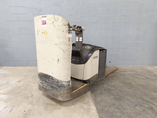 Stand-on pallet truck Crown WT3040 2.00 - 1