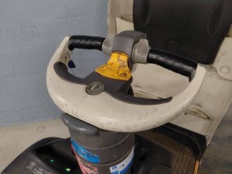 Stand-on pallet truck Crown WT3040 2.00