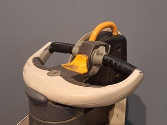 Stand-on pallet truck Crown WT3040 2.00