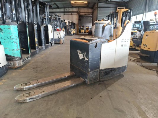 Stand-on pallet truck Crown WT3040 2.00 - 1