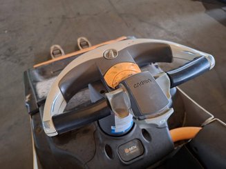 Stand-on pallet truck Crown WT3040 2.00