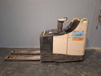 Stand-on pallet truck Crown WT3040 2.00 - 5