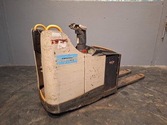 Stand-on pallet truck Crown WT3040 2.00 - 3