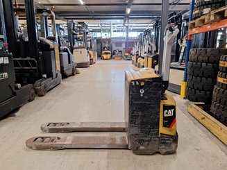 Pedestrian pallet truck Caterpillar NPP20N2
