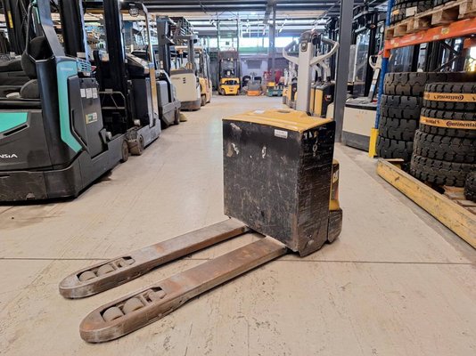 Pedestrian pallet truck Caterpillar NPP20N2 - 1