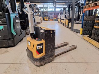 Pedestrian pallet truck Caterpillar NPP20N2