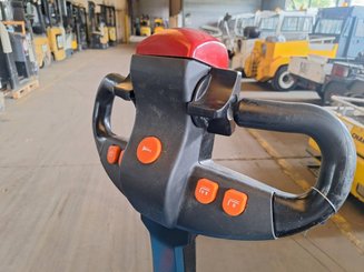 Pedestrian pallet truck Heli CBD20-150