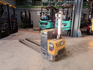 Pedestrian pallet truck Caterpillar NPP20N2