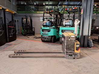 Pedestrian pallet truck Caterpillar NPP20N2