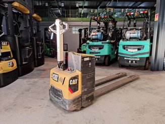 Pedestrian pallet truck Caterpillar NPP20N2