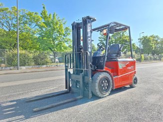 Four wheel front forklift Heli CPD30 - 1