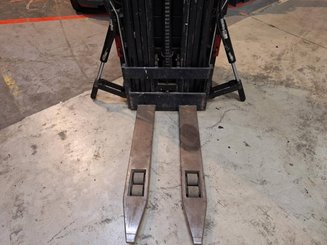Stand-on pallet stacker Caterpillar NSR16N2