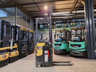 Stand-on pallet stacker Caterpillar NSR16N2
