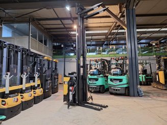 Stand-on pallet stacker Caterpillar NSR16N2