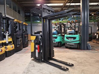 Stand-on pallet stacker Caterpillar NSR16N2