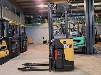 Stand-on pallet stacker Caterpillar NSR16N2