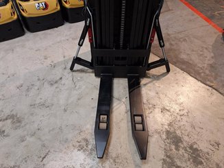 Stand-on pallet stacker Caterpillar NSR16N2