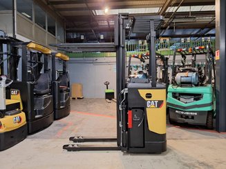 Stand-on pallet stacker Caterpillar NSR16N2
