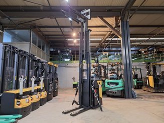 Stand-on pallet stacker Caterpillar NSR16N2