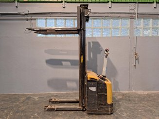 Pedestrian pallet stacker Caterpillar NSP16N