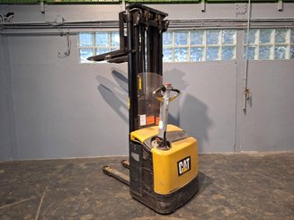 Pedestrian pallet stacker Caterpillar NSP16N