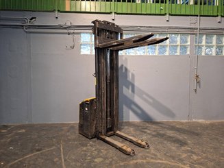 Pedestrian pallet stacker Caterpillar NSP16N