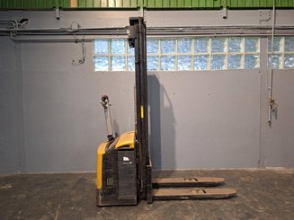 Pedestrian pallet stacker Caterpillar NSP16N