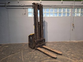 Pedestrian pallet stacker Caterpillar NSP16N
