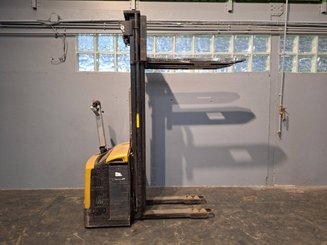 Pedestrian pallet stacker Caterpillar NSP16N