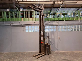 Pedestrian pallet stacker Caterpillar NSP16N